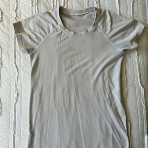 Lululemon Swiftly Tech 2.0 Short Sleeve - white size 8